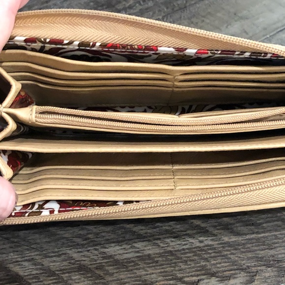 ❤️Gigi Hill Rita Wallet. Tons of space and slot to keep organized - Picture 7 of 13